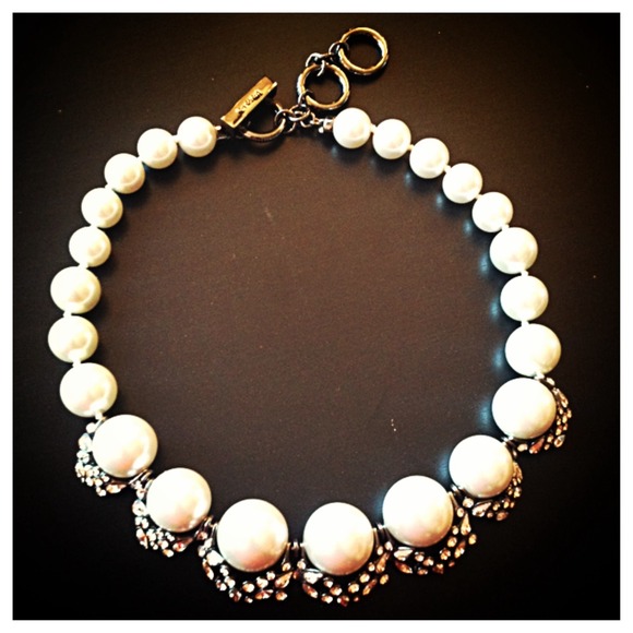⛔️sold⛔️Givenchy Pearl Statement Necklace