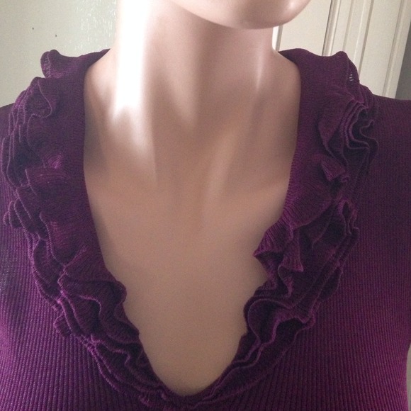 Sleeveless Top w/ Ruffles - Picture 2 of 3