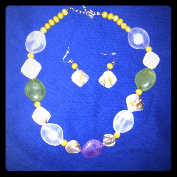 necklace and earrings set💖pretty and unique