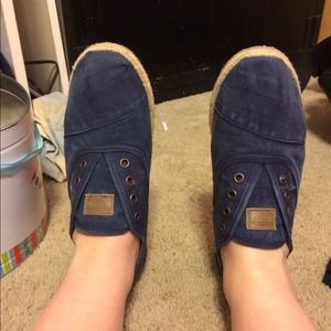 Brand new TOMS