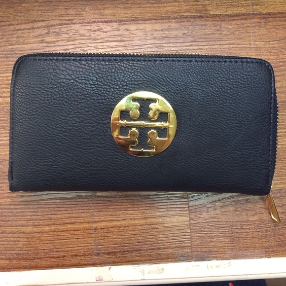 Tory Burch inspired wallet!