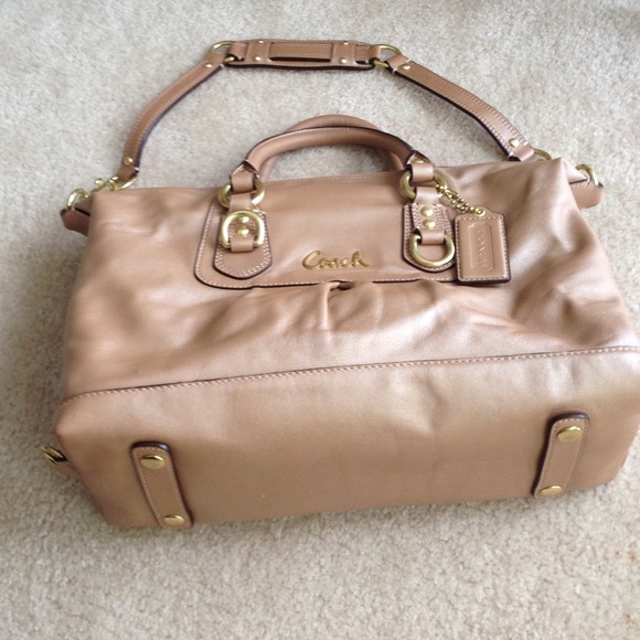 100% Authentic, 100% Leather! NEW!! COACH handbag!