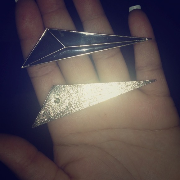 Earrings - Picture 1 of 3