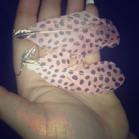 Earrings - Picture 1 of 3