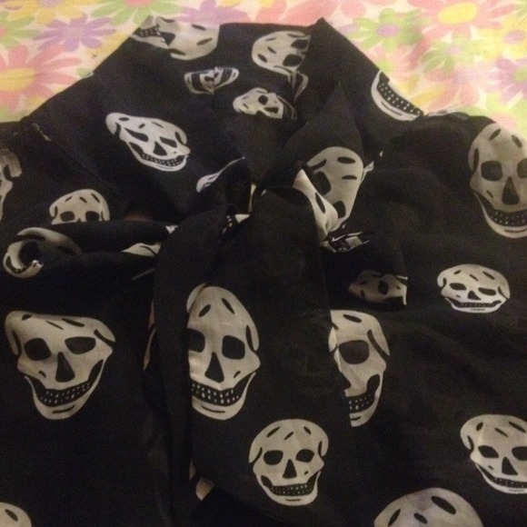 Blouse 🎀💁 - Picture 2 of 4