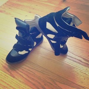 BUNDLE: BLACK AND WHITE WEDGE SNEAKERS, EAR CUFF