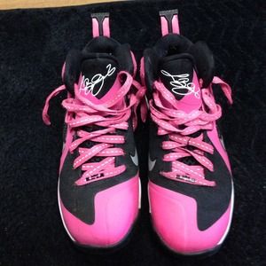 ❗️SOLD ❗️Pink and black lebron 9s *$65 PP*