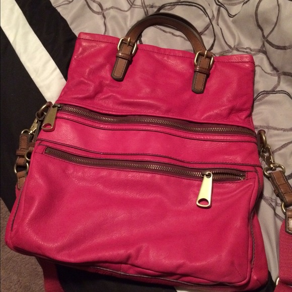 **SOLD** Fossil Explorer tote in Fuschia - Picture 2 of 4