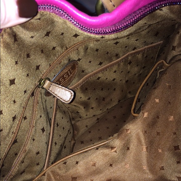 **SOLD** Fossil Explorer tote in Fuschia - Picture 3 of 4