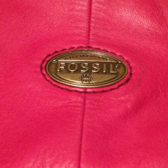 **SOLD** Fossil Explorer tote in Fuschia - Picture 4 of 4