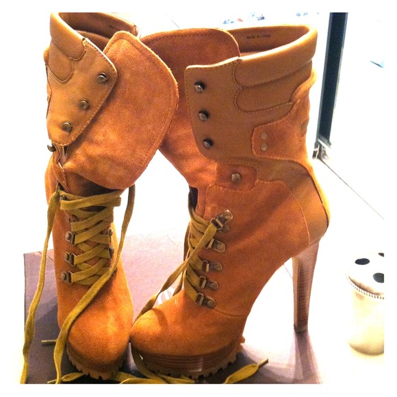 Yvette III, trendy, fashionable, high heel boot