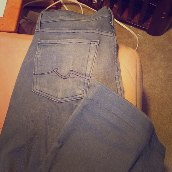 AUTHENTIC Seven for all Mankind jeans//size 27