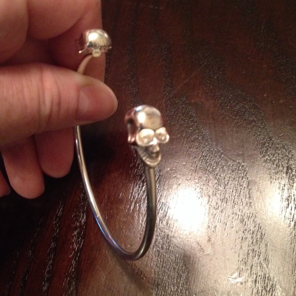 OUT. Double Skull Tibetan Cuff Bracelet Silver - Picture 3 of 4