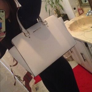 Authentic Michael Kors white selma!
