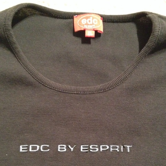 Black top - Picture 2 of 2