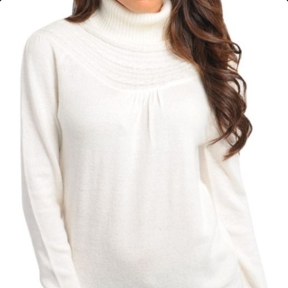 White turtle neck sweater