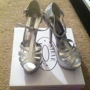 Steve Madden silver pumps