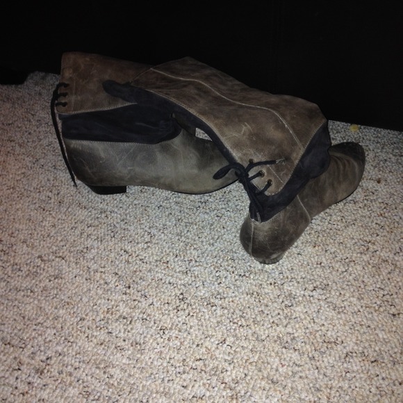 Boots - Picture 3 of 4