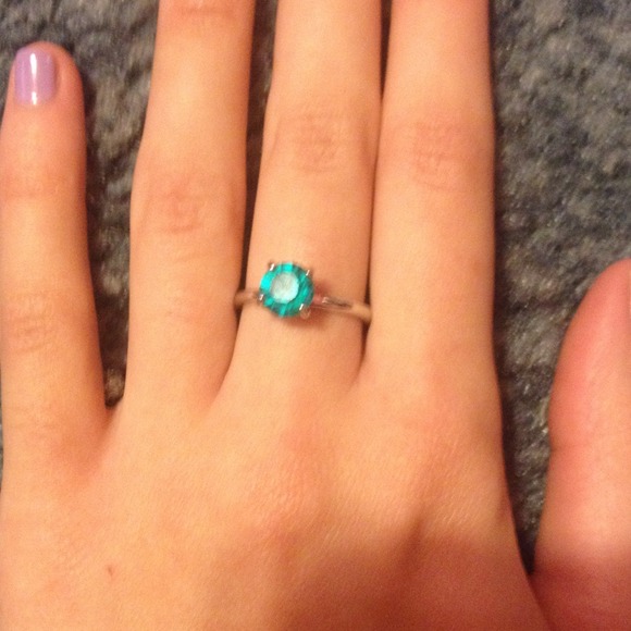 Cute and simple teal stone ring 💙