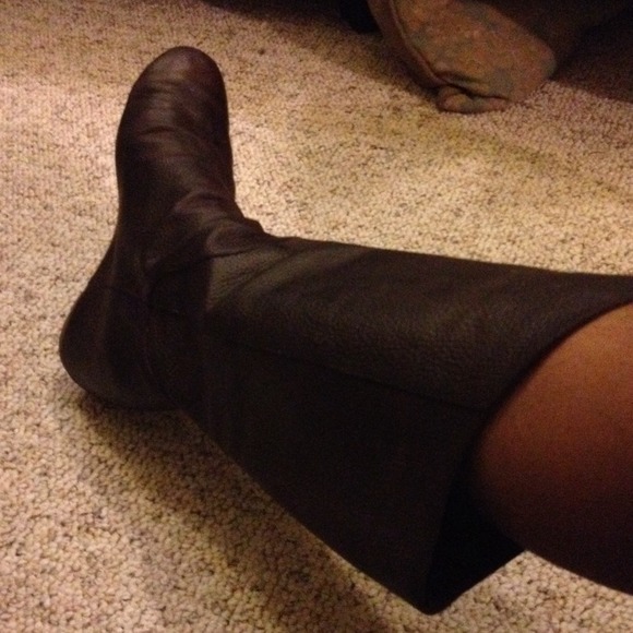 Boots - Picture 3 of 4