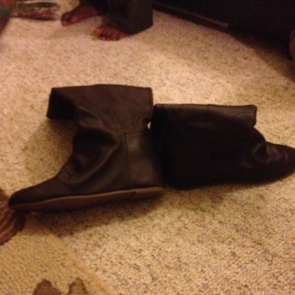 Boots - Picture 4 of 4