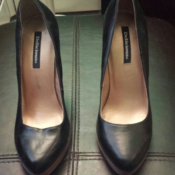 💲🔔💲REDUCED!! Black platform pumps - Picture 2 of 4