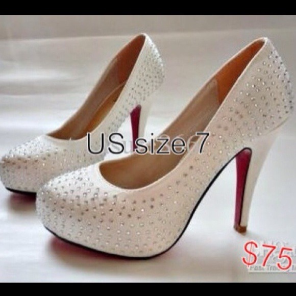 Italian Red bottom White studded pumps - Picture 2 of 3