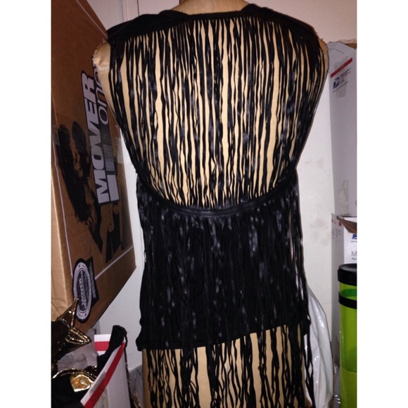 🌟HP 1/5🌟 Black Fringe Top Cutout Shoulder Pad S - Picture 3 of 4