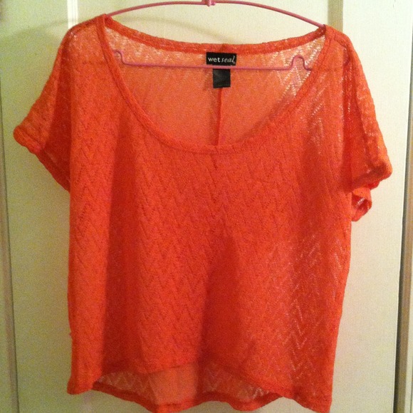 Adorable salmon colored top - Picture 2 of 3