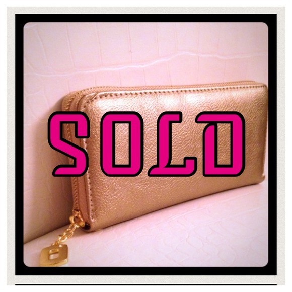 🌟SOLD🌟Gold Zip Wallet