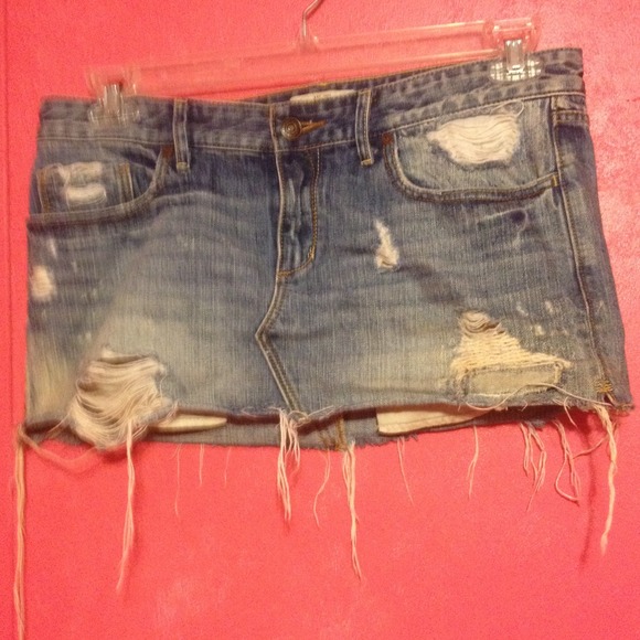 💙Cute A&F distressed denim mini 💙