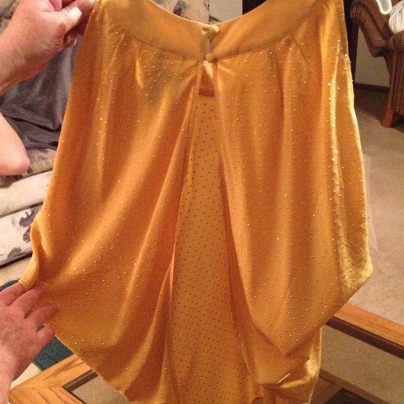 Dressy blouse from BeBe never worn - Picture 2 of 4