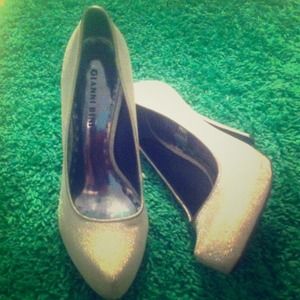 Size 6.5 Gianni Bini New Year's stilettos