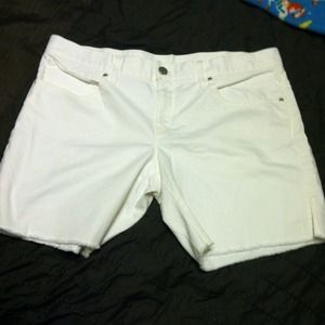 White gap shorts
