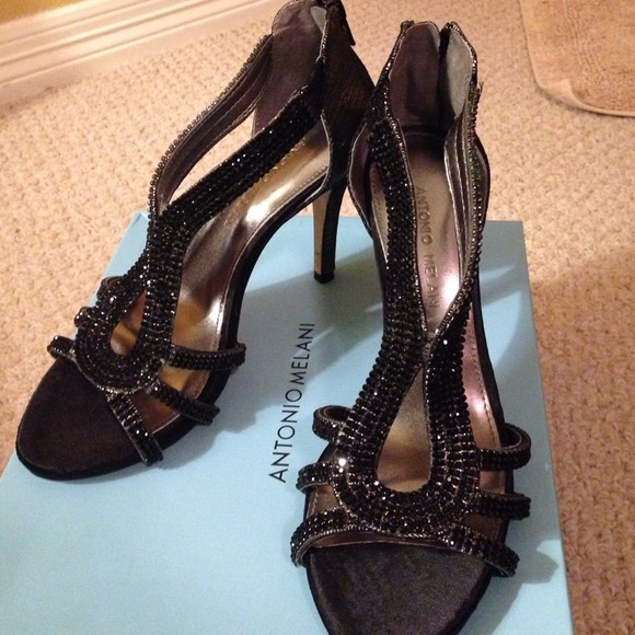 Sexy black heels that sparkle size 8.5