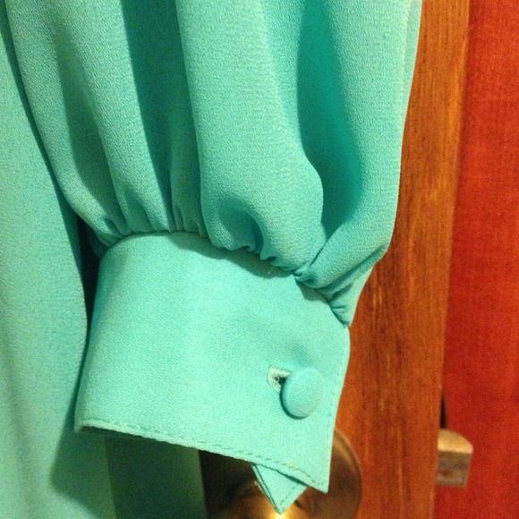 A Beautiful Vintage Dress - Picture 3 of 4