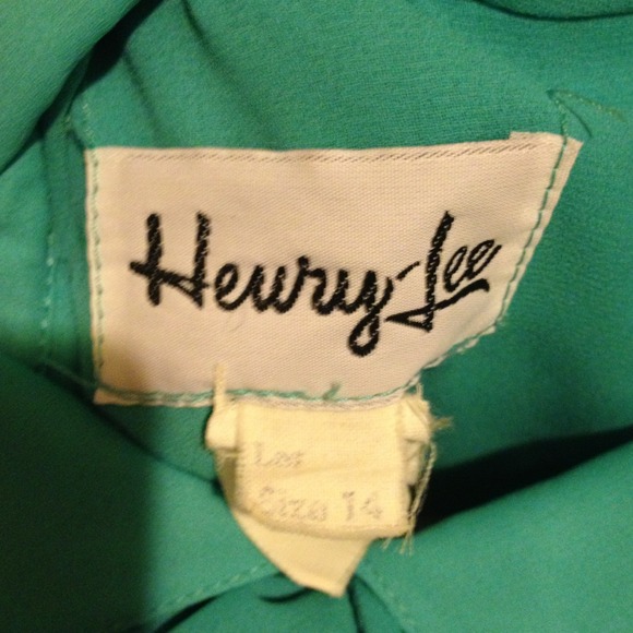 A Beautiful Vintage Dress - Picture 4 of 4