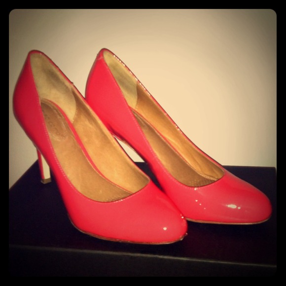 *****SOLD***** Como Coral Pumps