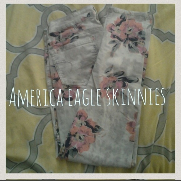 American Eagle Outfitters Denim - -reduced- American Eagle floral jeggings!