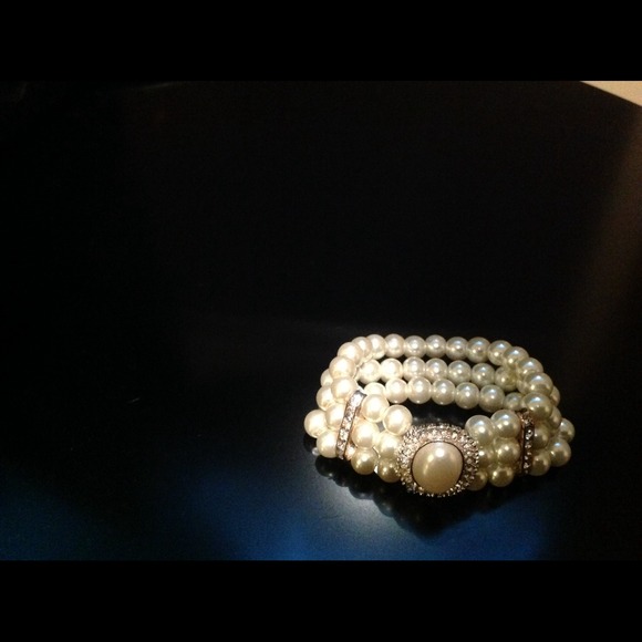 Accessory Authentic David Tutera Bouquet Bracelet - Picture 2 of 2