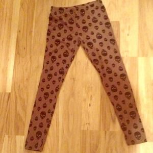 SKULL leggings. 💀