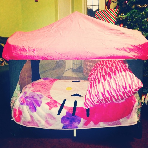 Pack n play bed! 😍