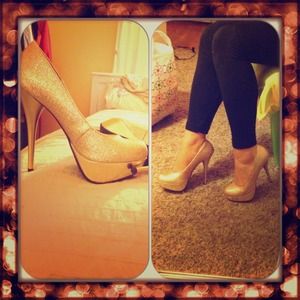 Gold heels pump ⛔️⛔️ SOLD⛔️⛔️