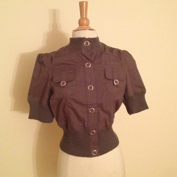 Grey, short sleeve half jacket