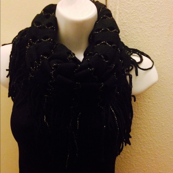 Infinity scarf with shimmer