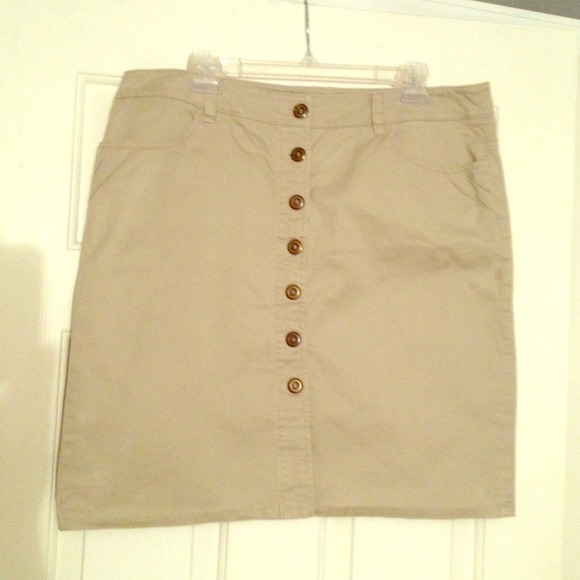 Khaki skirt with button detailing