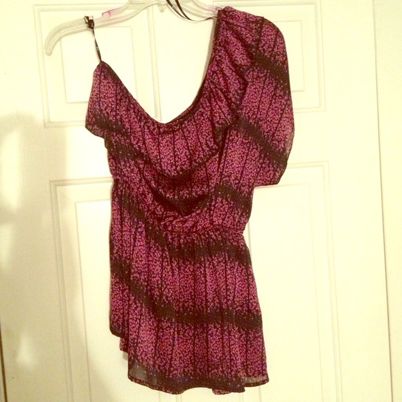 Black and pink one shoulder party top
