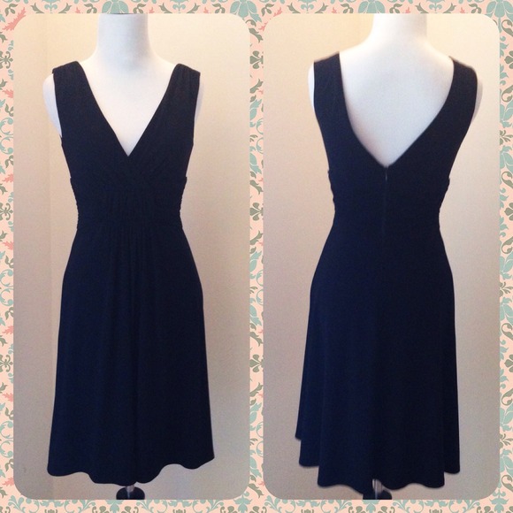 🎉HOST PICK🎉 WHBM LBD, Flattering Ruching Detail! - Picture 1 of 4