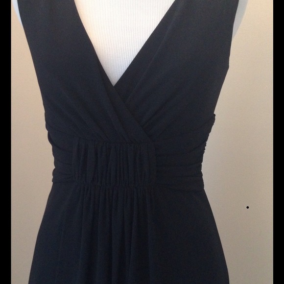 🎉HOST PICK🎉 WHBM LBD, Flattering Ruching Detail! - Picture 2 of 4