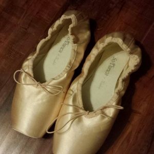Ballet Pointe Shoes